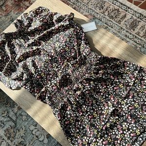 1 State women’s high neck smocked dress. Floral print size M. New with tags.